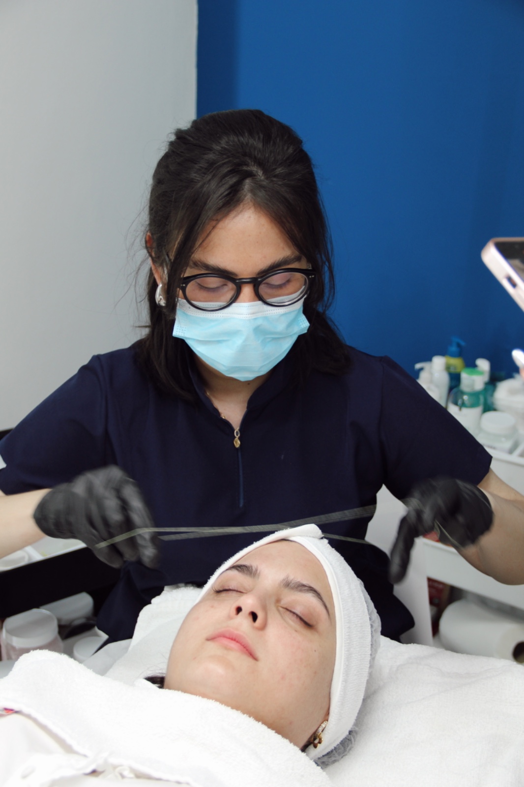 Diseño y perfilado de cejas personalizado por especialistas de Glenz Studio
